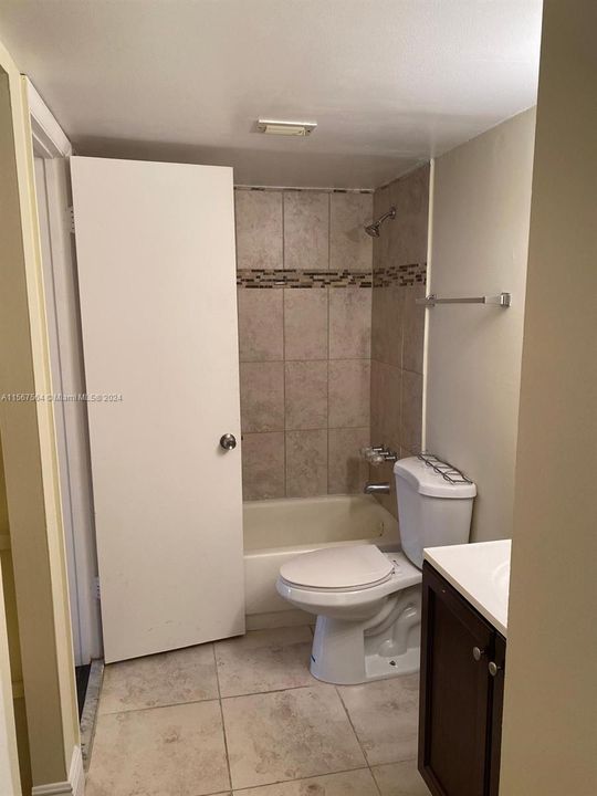 Active With Contract: $150,000 (1 beds, 1 baths, 826 Square Feet)