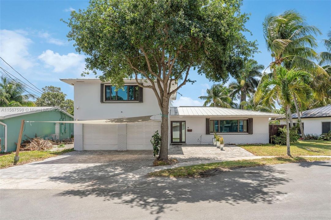 Active With Contract: $6,995 (4 beds, 2 baths, 2257 Square Feet)