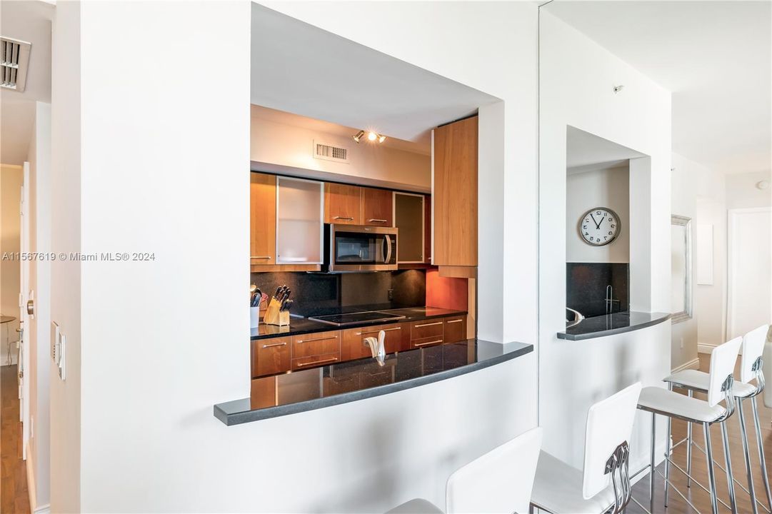 For Sale: $990,000 (1 beds, 2 baths, 1293 Square Feet)