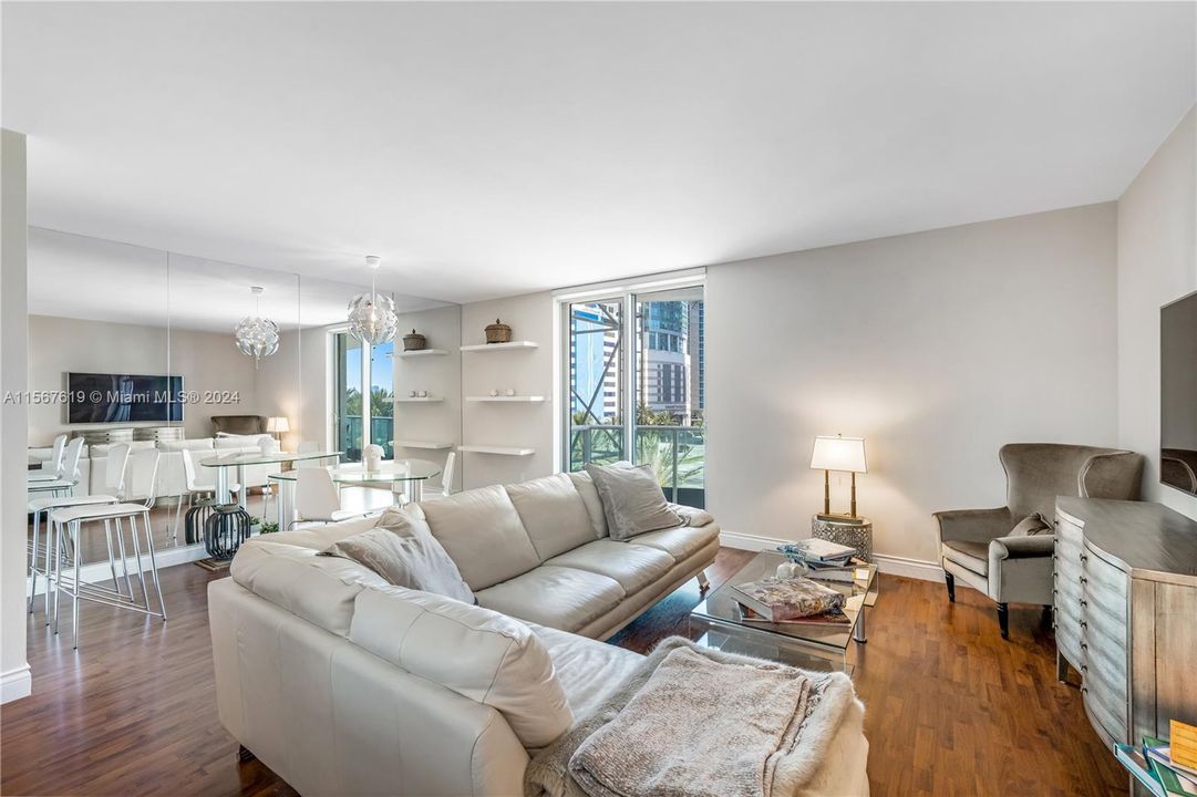 For Sale: $990,000 (1 beds, 2 baths, 1293 Square Feet)