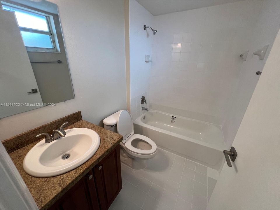 Active With Contract: $2,150 (2 beds, 2 baths, 942 Square Feet)