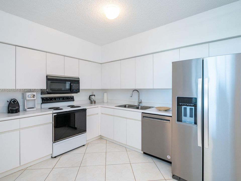 Active With Contract: $6,000 (2 beds, 2 baths, 1170 Square Feet)