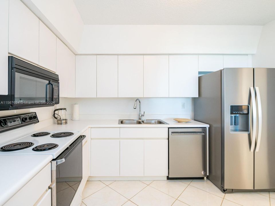 Active With Contract: $6,000 (2 beds, 2 baths, 1170 Square Feet)