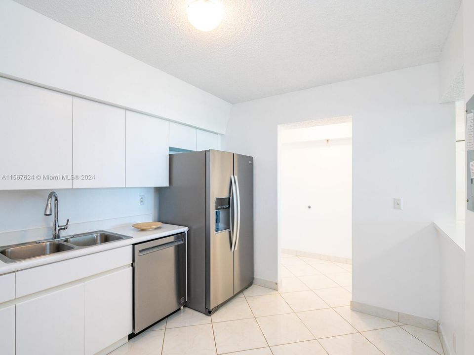Active With Contract: $6,000 (2 beds, 2 baths, 1170 Square Feet)