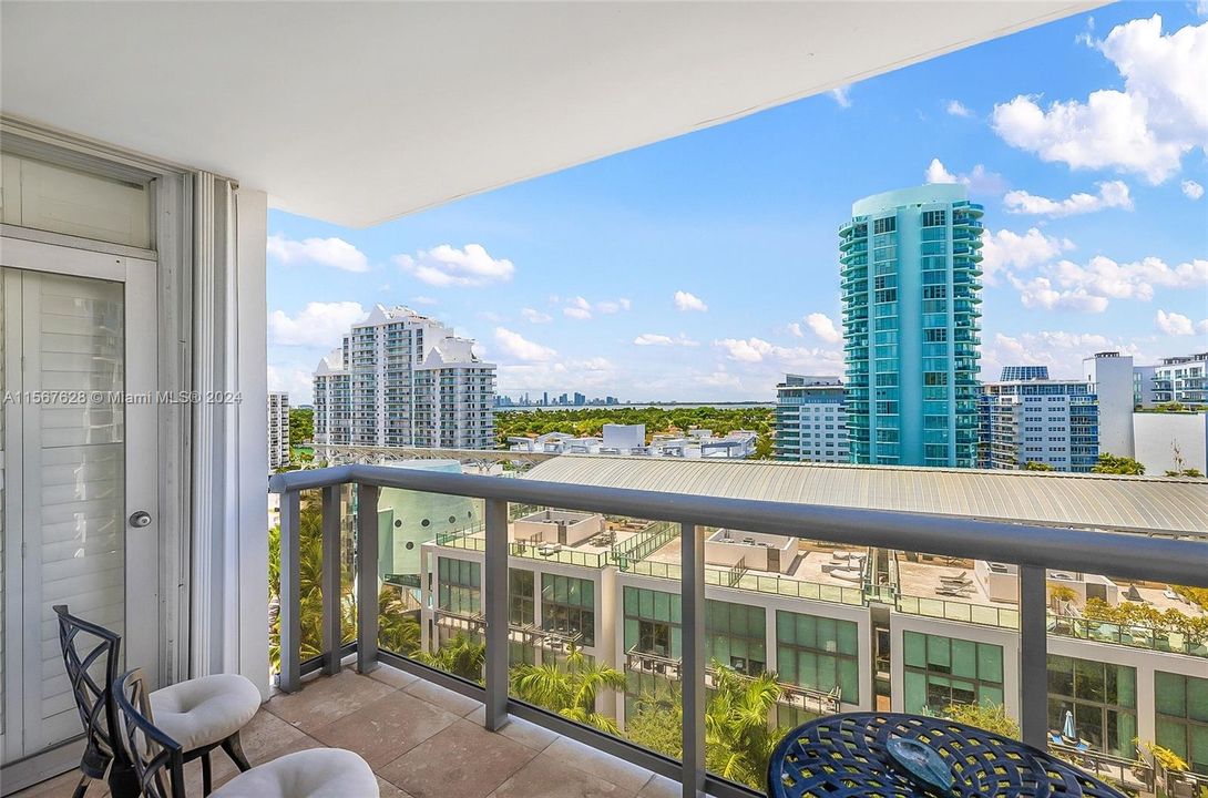 For Sale: $449,000 (2 beds, 2 baths, 1290 Square Feet)