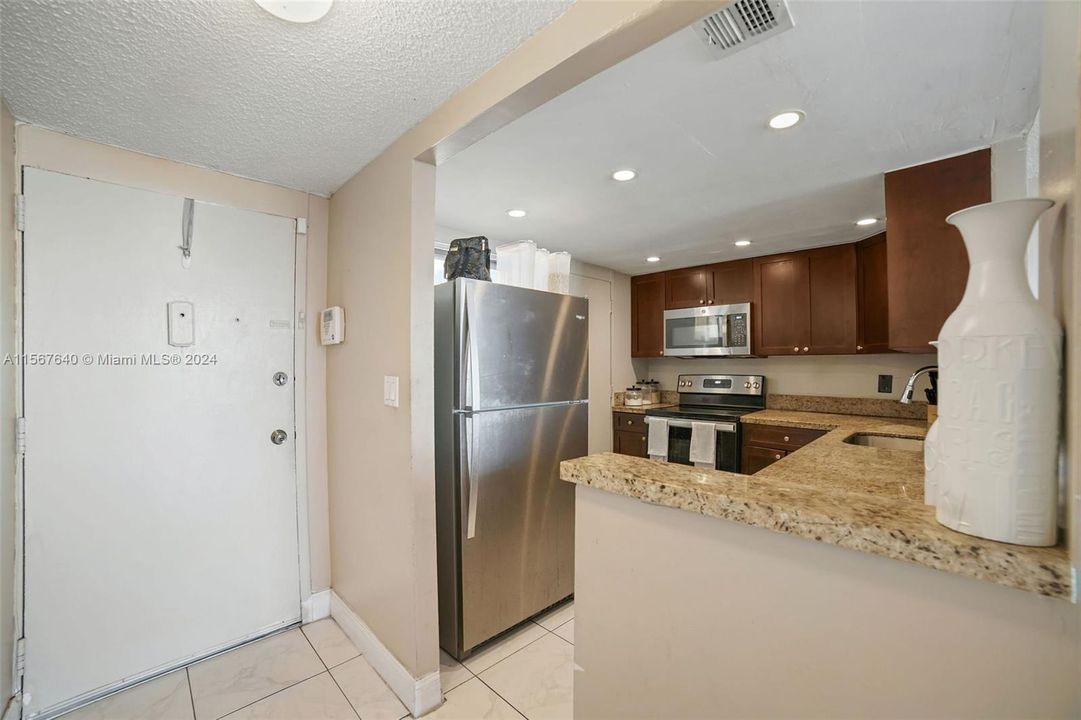 For Sale: $170,000 (2 beds, 2 baths, 1087 Square Feet)