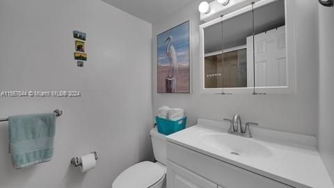 For Sale: $385,000 (1 beds, 2 baths, 1075 Square Feet)