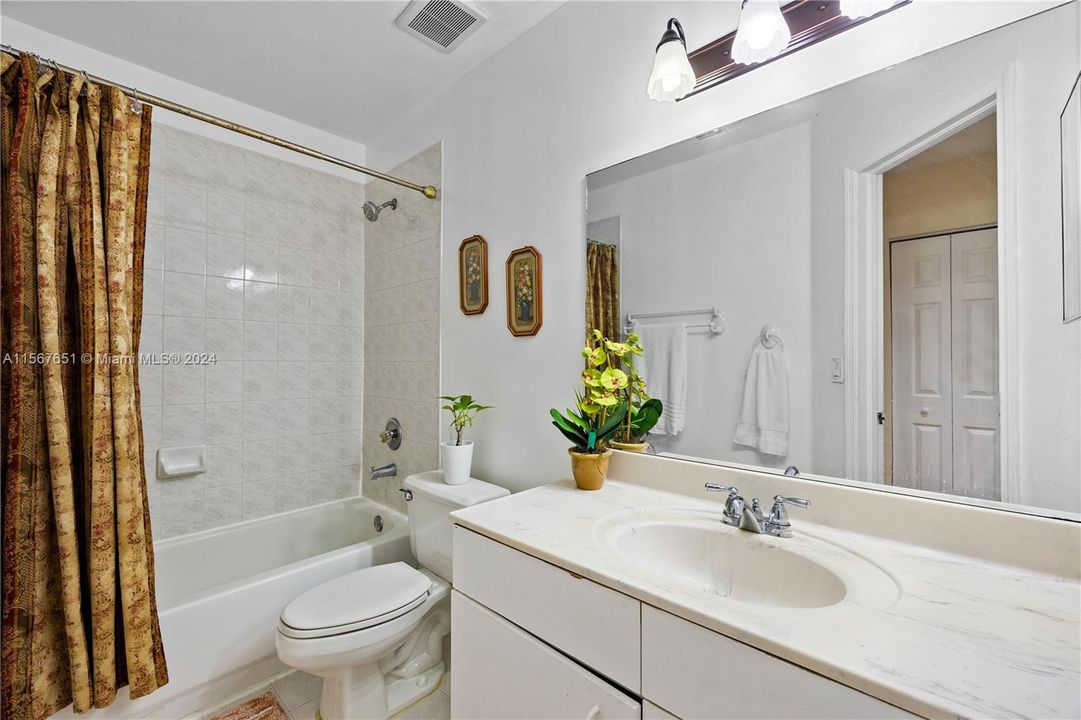最近售出: $670,000 (3 贝兹, 2 浴室, 1684 平方英尺)