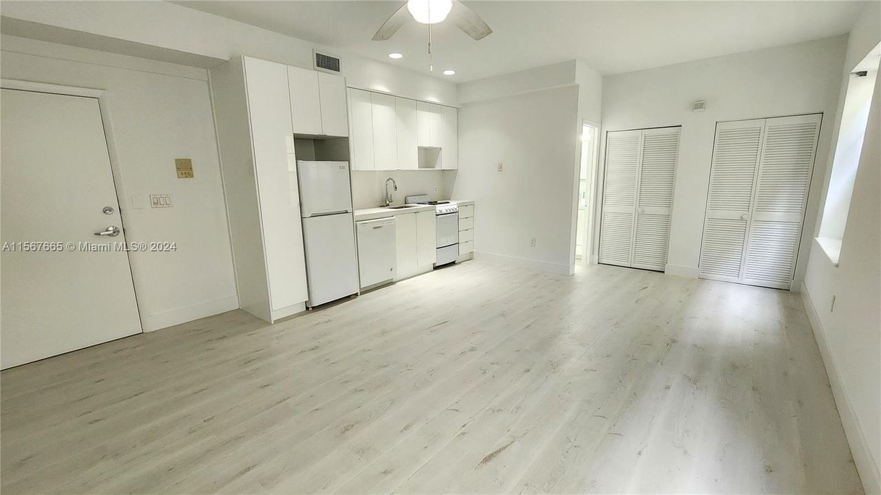 For Sale: $225,000 (0 beds, 1 baths, 408 Square Feet)