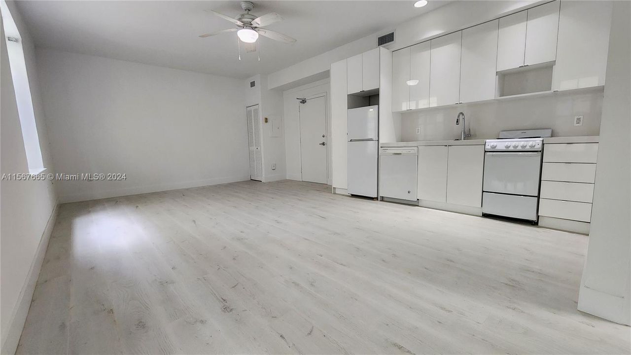 Active With Contract: $225,000 (0 beds, 1 baths, 408 Square Feet)