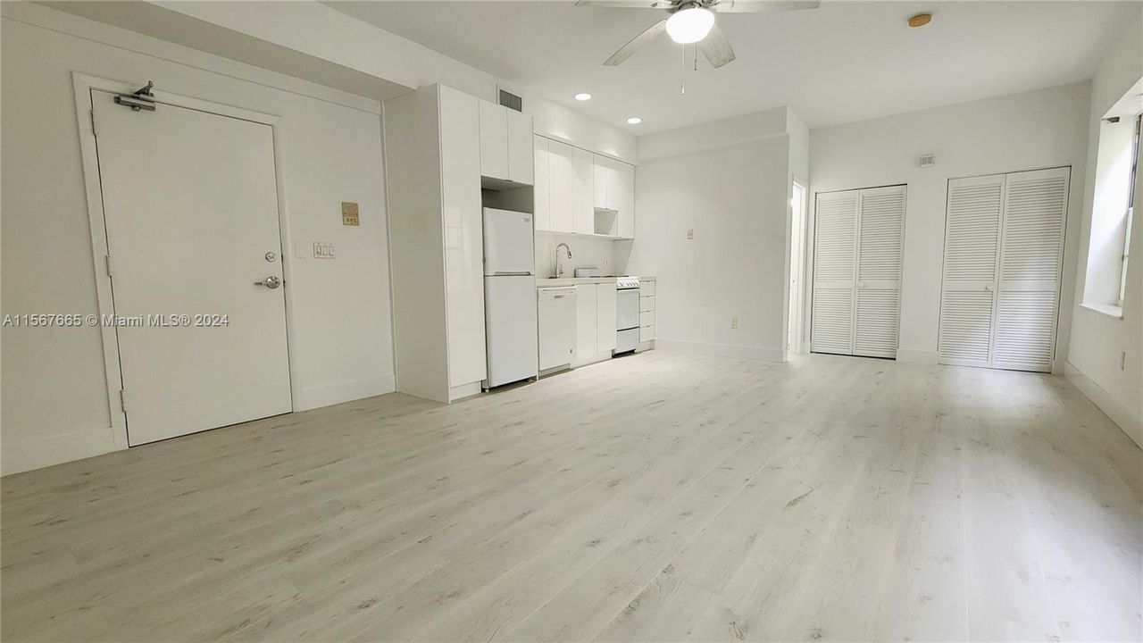 For Sale: $225,000 (0 beds, 1 baths, 408 Square Feet)