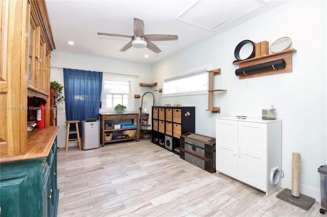 Recently Sold: $435,000 (3 beds, 2 baths, 1032 Square Feet)