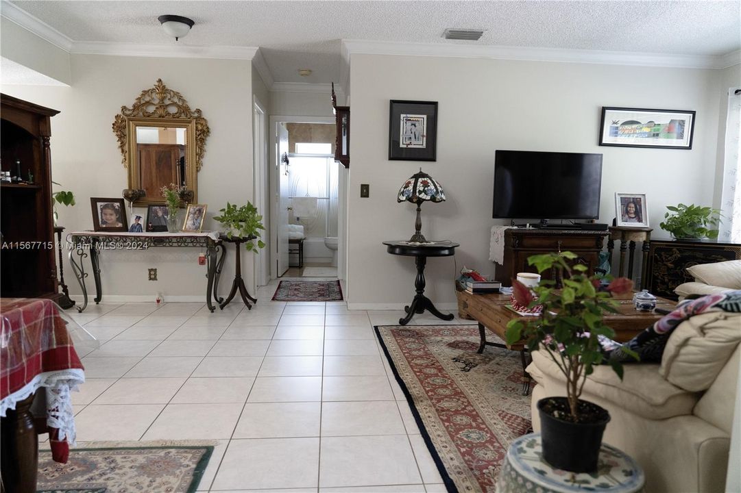 For Sale: $329,900 (3 beds, 2 baths, 1120 Square Feet)