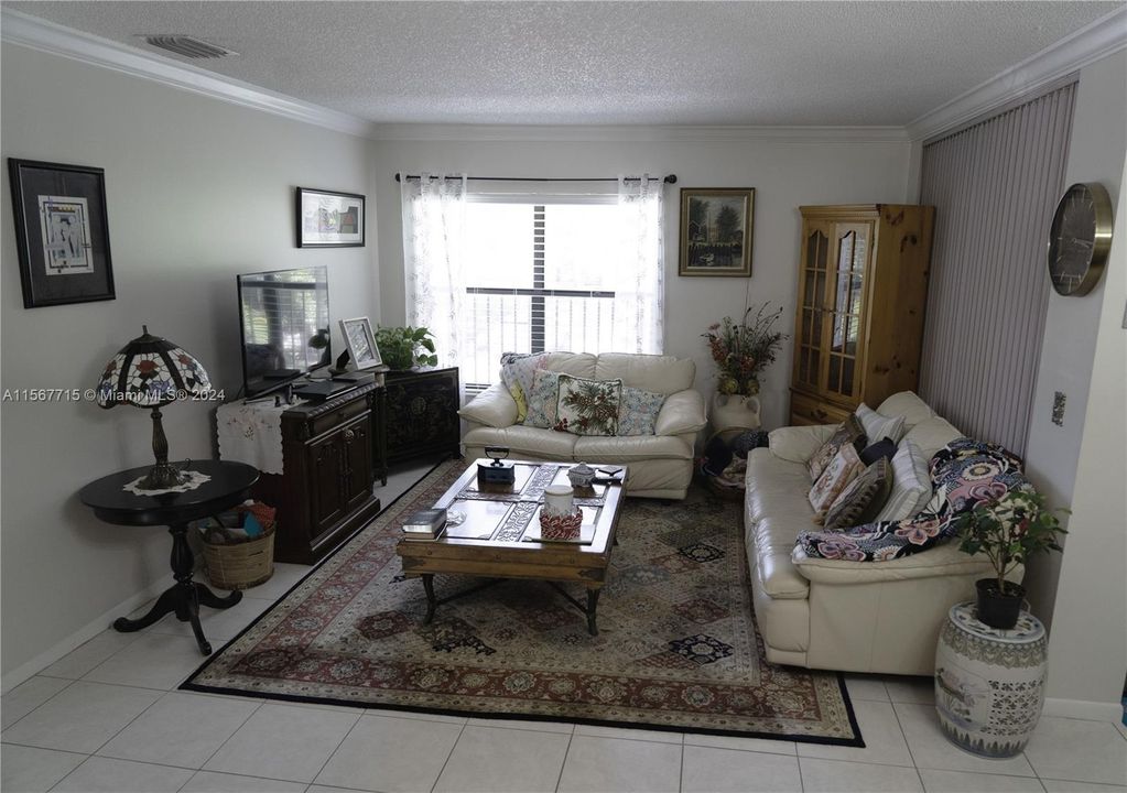 For Sale: $329,900 (3 beds, 2 baths, 1120 Square Feet)