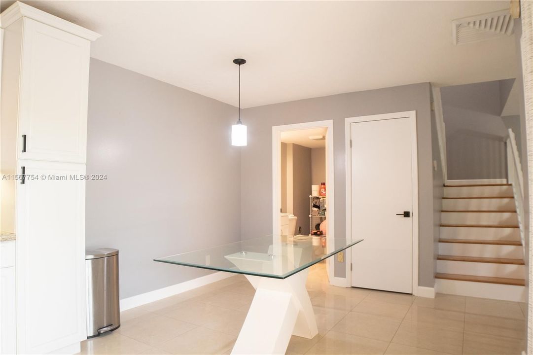 Active With Contract: $2,700 (2 beds, 2 baths, 1372 Square Feet)