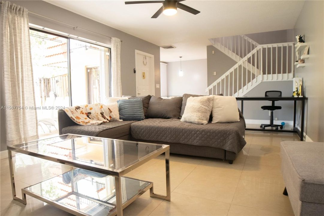 Active With Contract: $2,700 (2 beds, 2 baths, 1372 Square Feet)