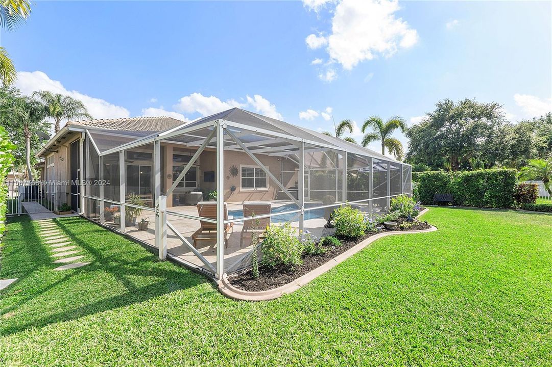 Active With Contract: $925,000 (4 beds, 3 baths, 2525 Square Feet)