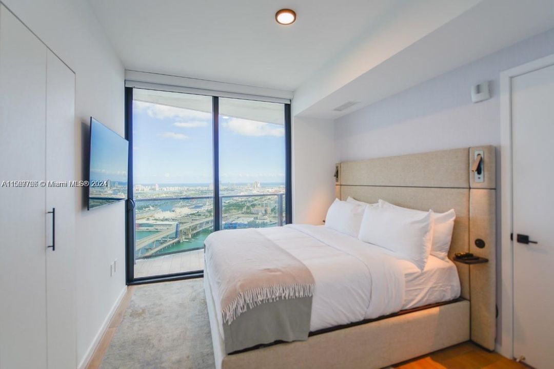 For Sale: $1,050,000 (1 beds, 1 baths, 509 Square Feet)