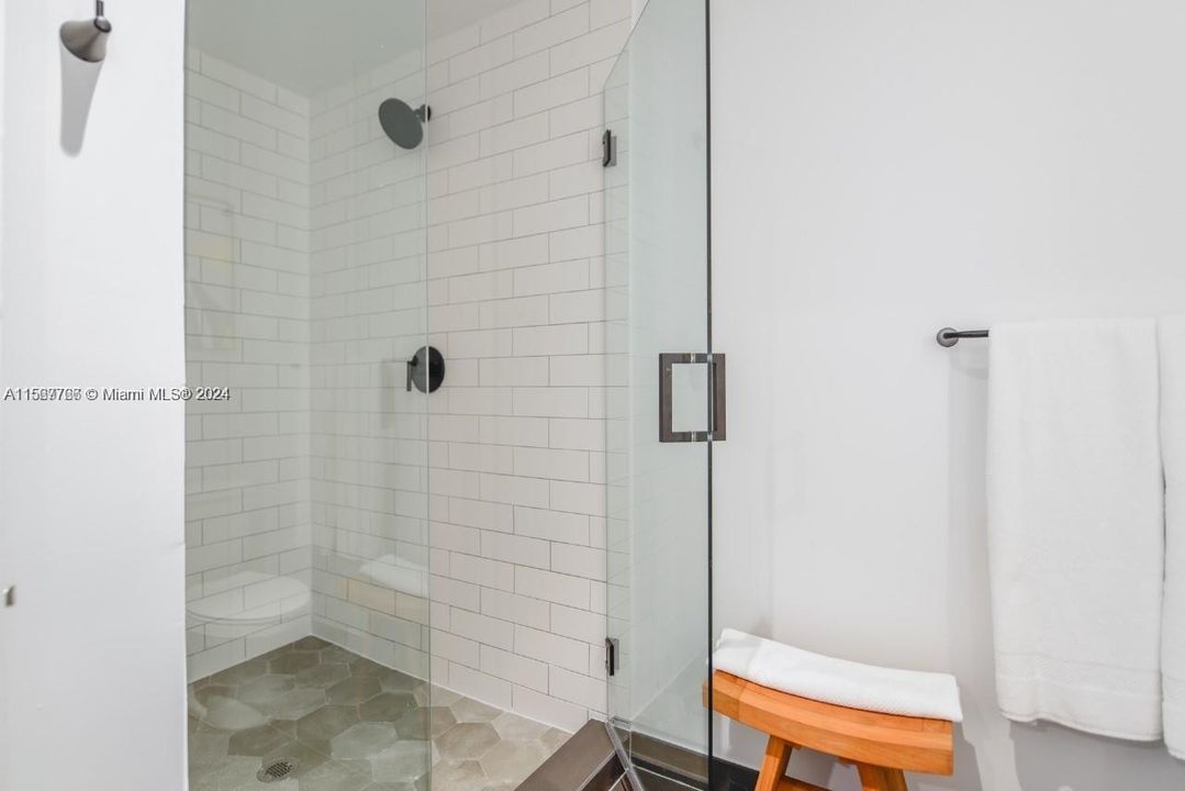 For Sale: $1,100,000 (1 beds, 1 baths, 509 Square Feet)