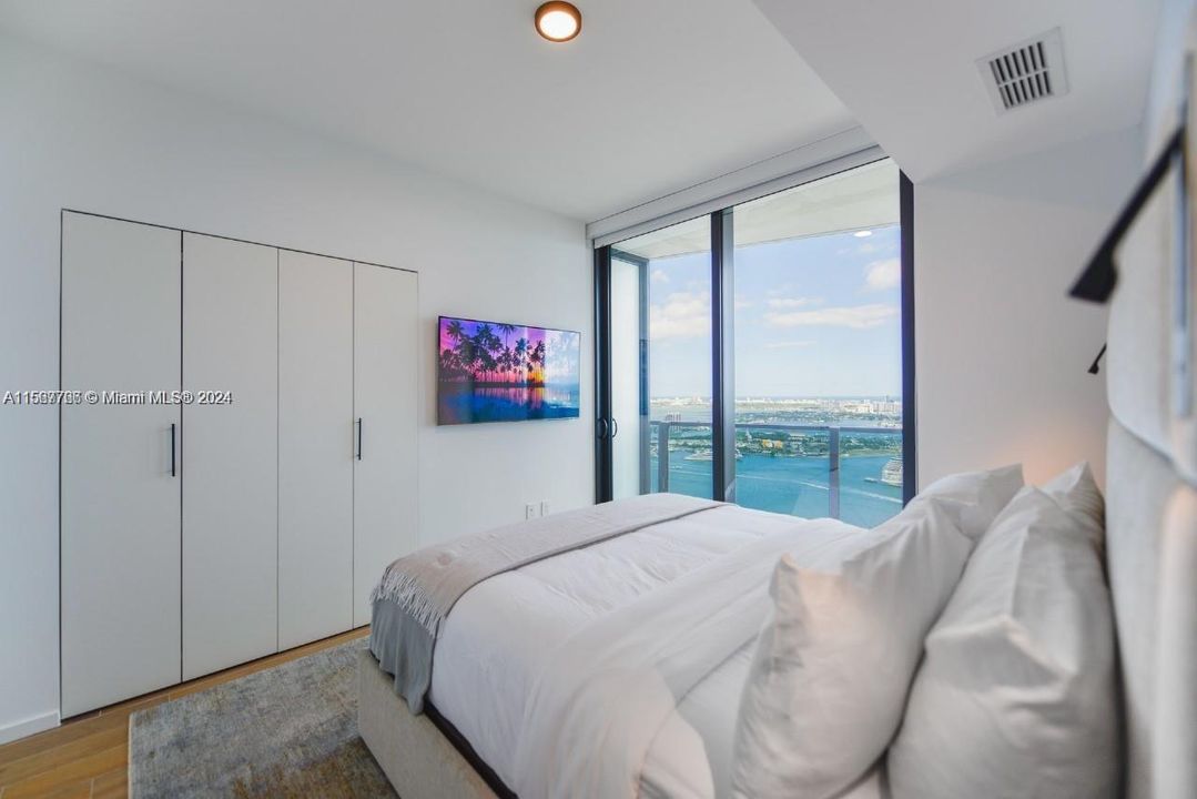 For Sale: $1,050,000 (1 beds, 1 baths, 509 Square Feet)