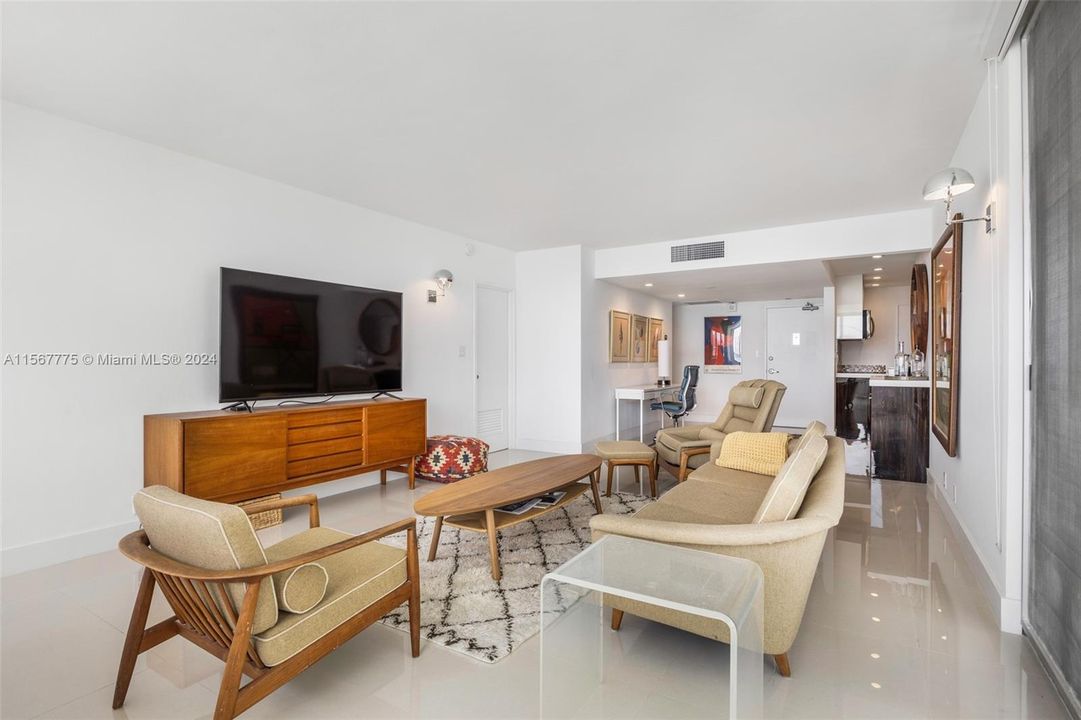 For Sale: $829,000 (1 beds, 1 baths, 994 Square Feet)