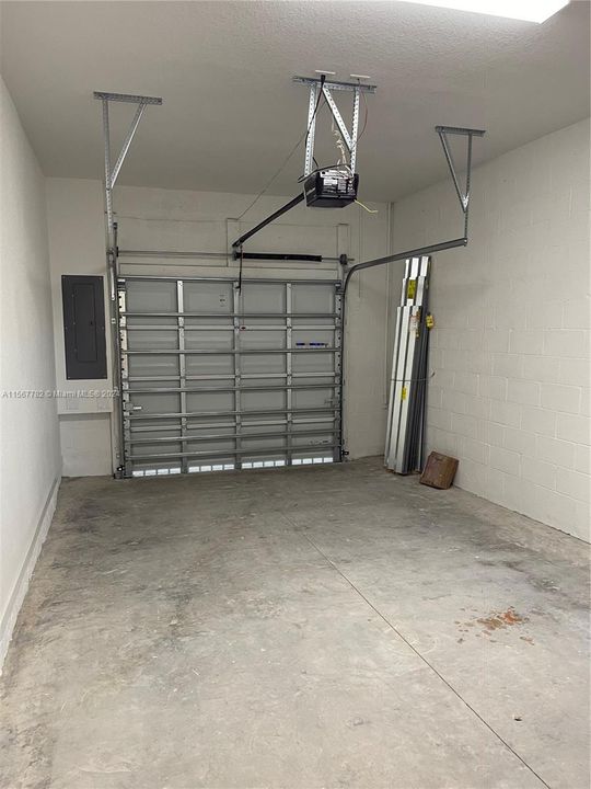 Recently Rented: $3,150 (4 beds, 2 baths, 1826 Square Feet)