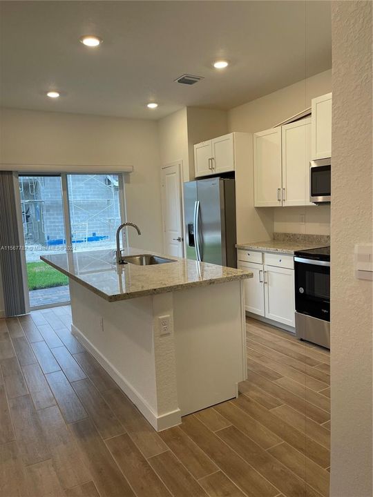 Recently Rented: $3,150 (4 beds, 2 baths, 1826 Square Feet)