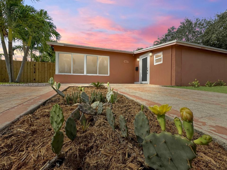 Active With Contract: $500,000 (3 beds, 2 baths, 1507 Square Feet)