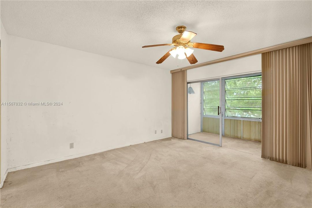 Active With Contract: $125,000 (1 beds, 1 baths, 710 Square Feet)