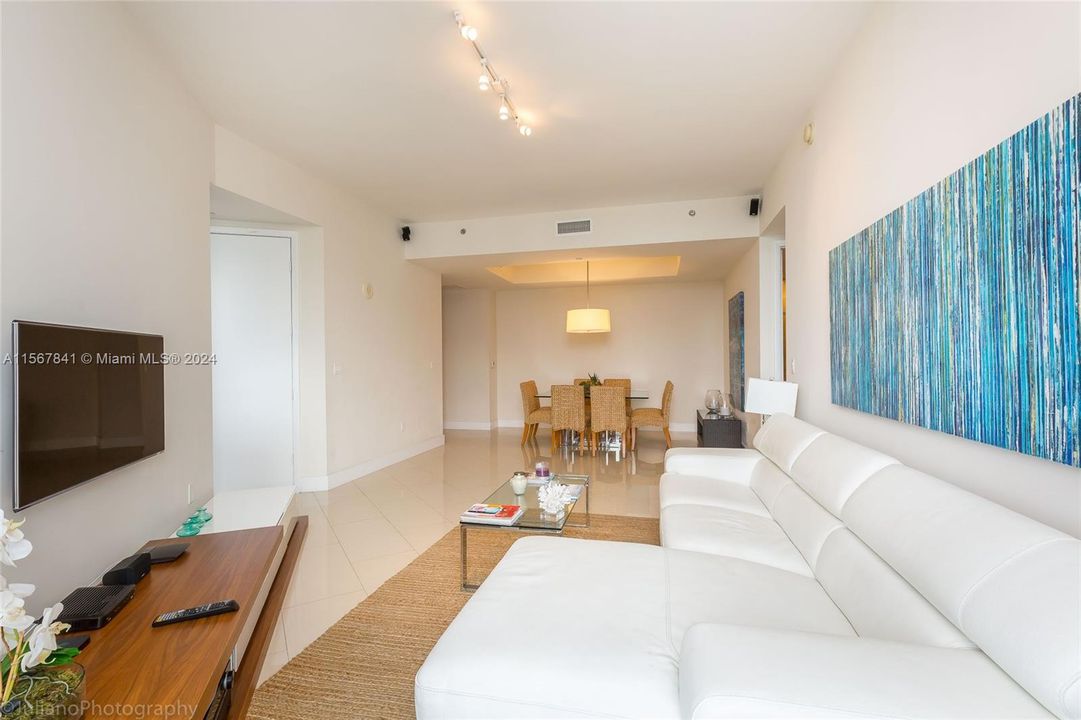 For Sale: $1,250,000 (2 beds, 2 baths, 1463 Square Feet)