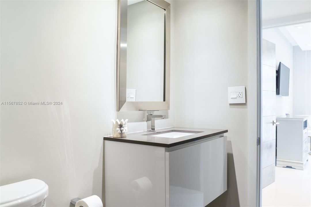 Recently Rented: $5,500 (2 beds, 2 baths, 1056 Square Feet)