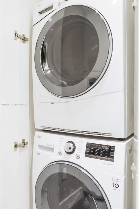 Recently Rented: $5,500 (2 beds, 2 baths, 1056 Square Feet)