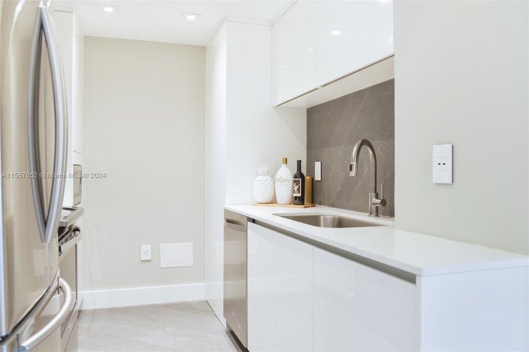 Recently Rented: $5,500 (2 beds, 2 baths, 1056 Square Feet)