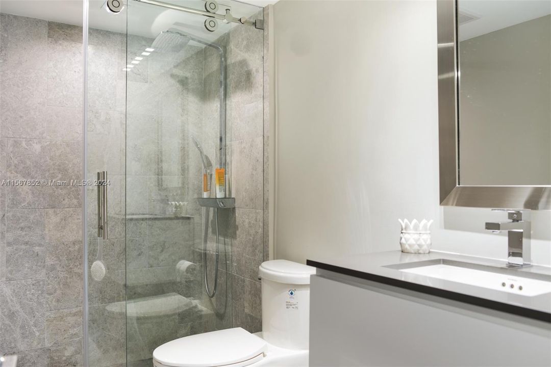 Recently Rented: $5,500 (2 beds, 2 baths, 1056 Square Feet)