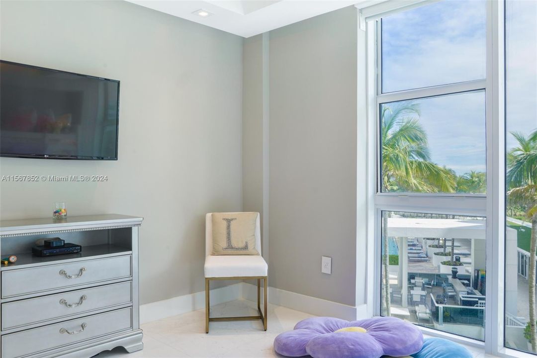 Recently Rented: $5,500 (2 beds, 2 baths, 1056 Square Feet)