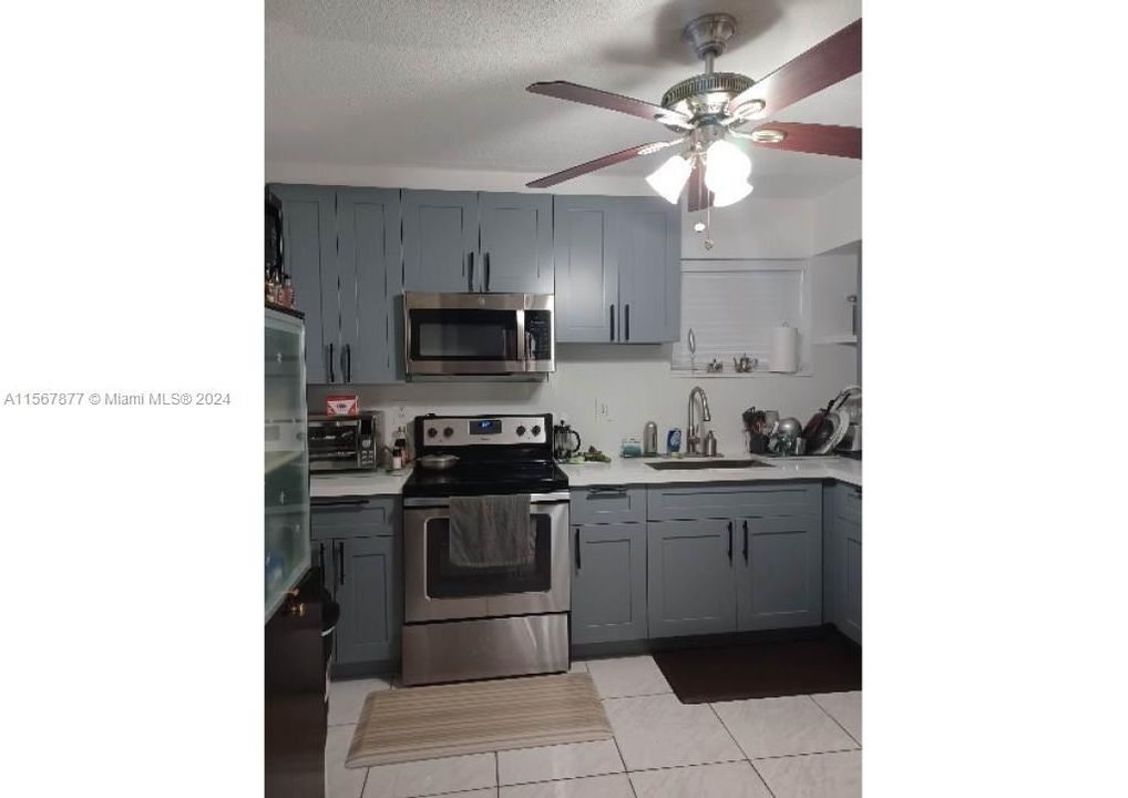 For Sale: $333,500 (2 beds, 1 baths, 900 Square Feet)