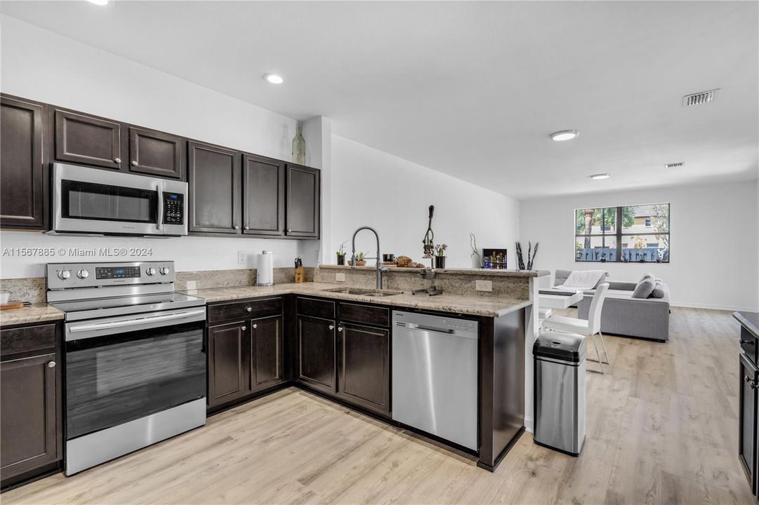 Active With Contract: $625,000 (3 beds, 2 baths, 1968 Square Feet)