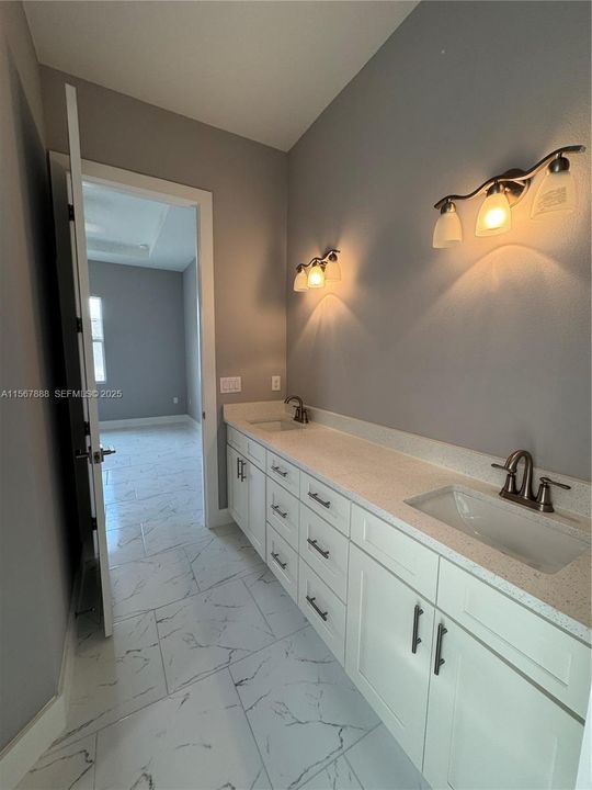 На продажу: $320,000 (4 спален, 2 ванн, 0 Квадратных фут)