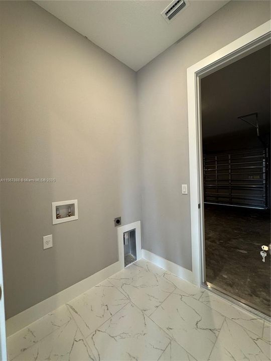 На продажу: $320,000 (4 спален, 2 ванн, 0 Квадратных фут)