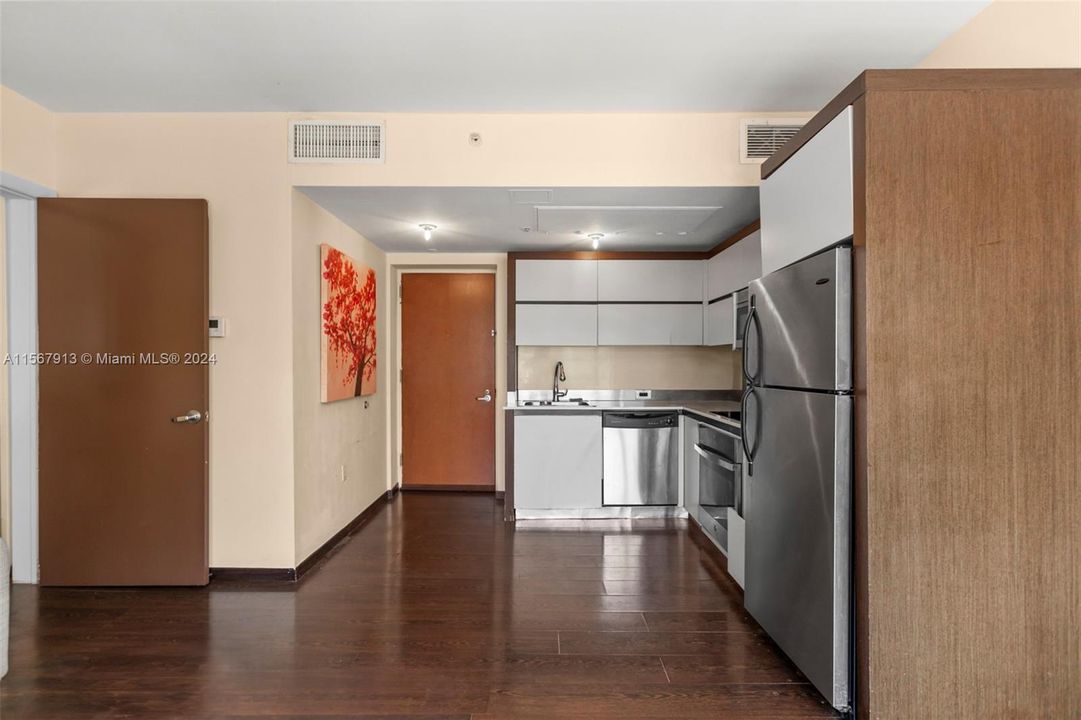 For Rent: $3,950 (2 beds, 2 baths, 901 Square Feet)