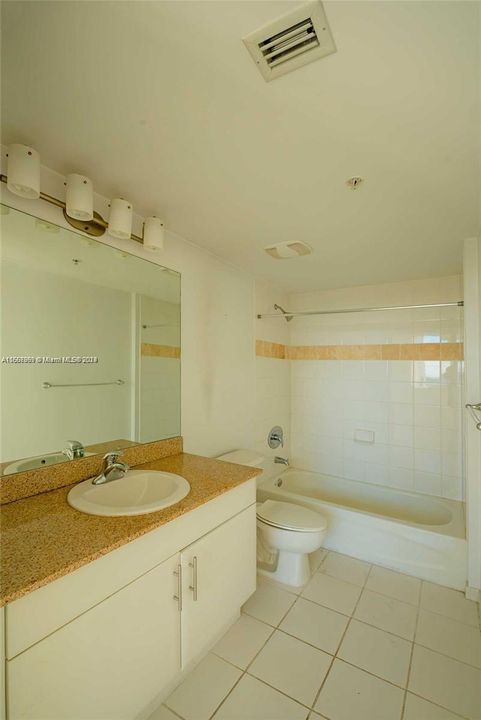 For Sale: $399,000 (2 beds, 2 baths, 948 Square Feet)