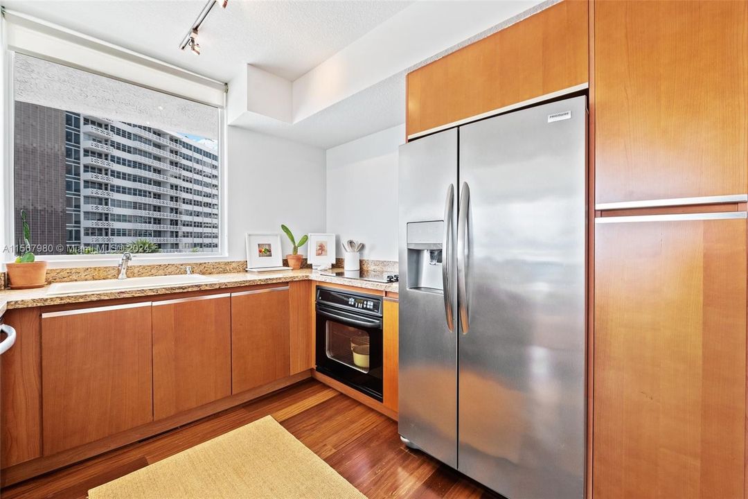 For Sale: $799,000 (1 beds, 1 baths, 850 Square Feet)