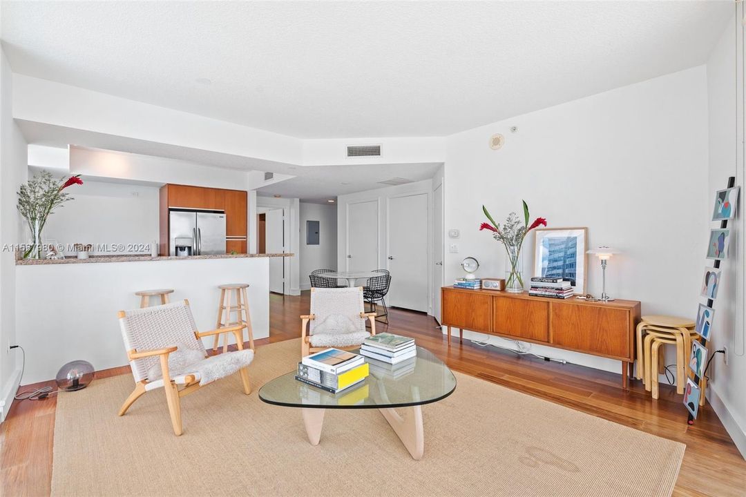 For Sale: $820,000 (1 beds, 1 baths, 850 Square Feet)