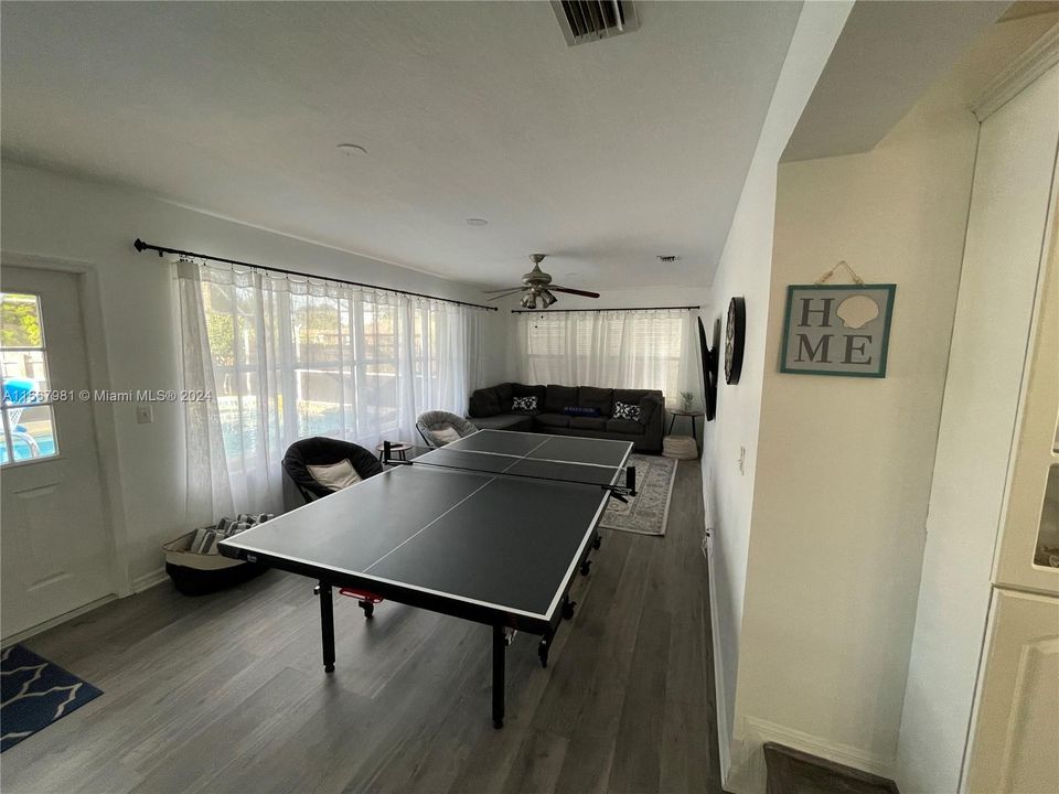 For Sale: $475,000 (4 beds, 2 baths, 2841 Square Feet)