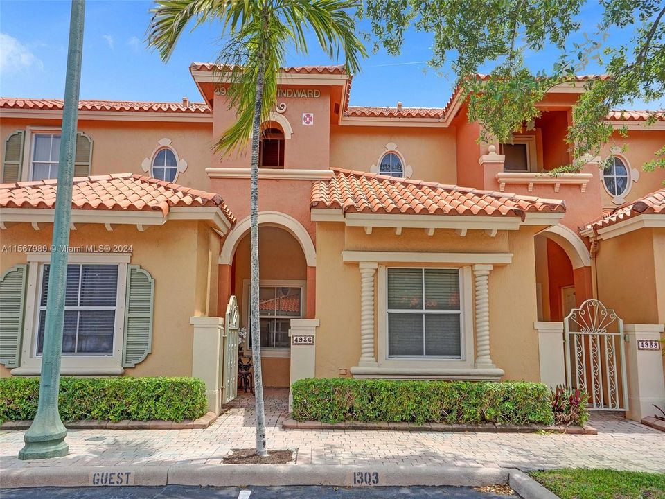 For Sale: $415,000 (3 beds, 3 baths, 1382 Square Feet)