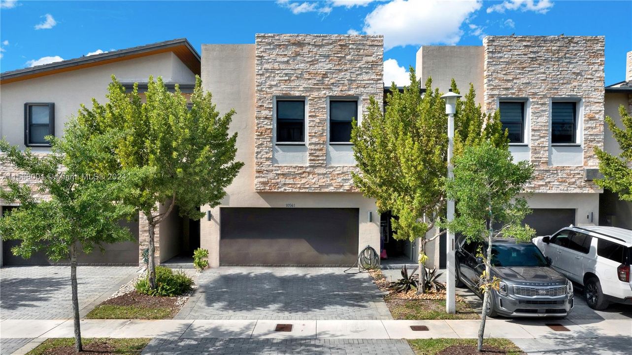 Active With Contract: $780,000 (4 beds, 3 baths, 2105 Square Feet)