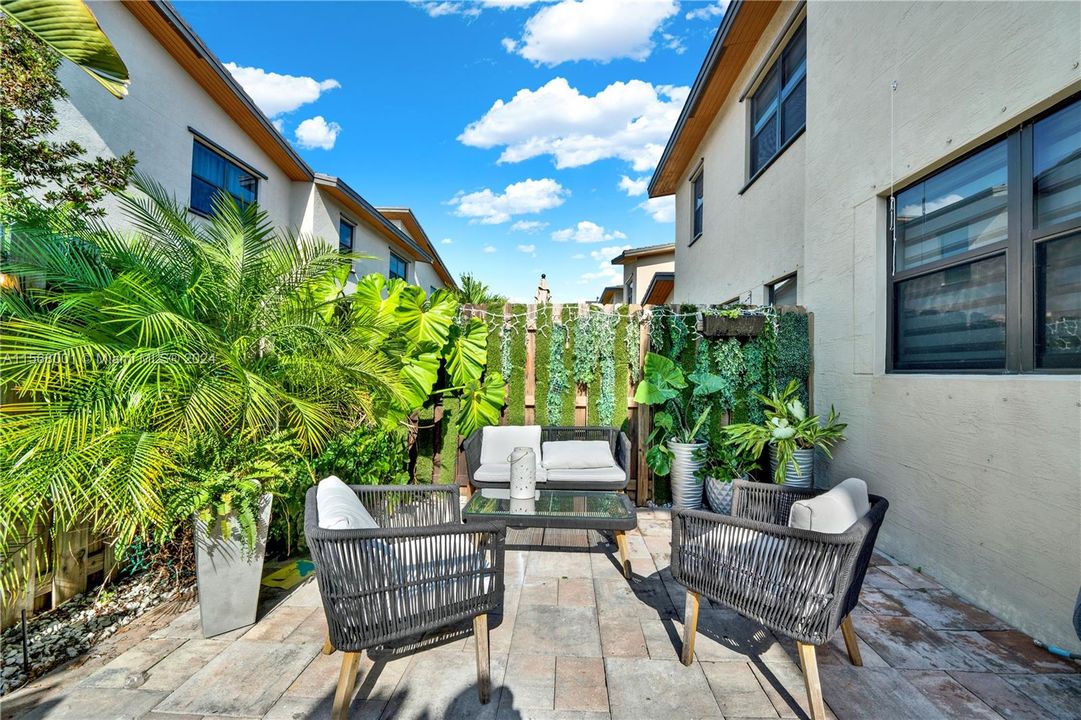Active With Contract: $780,000 (4 beds, 3 baths, 2105 Square Feet)