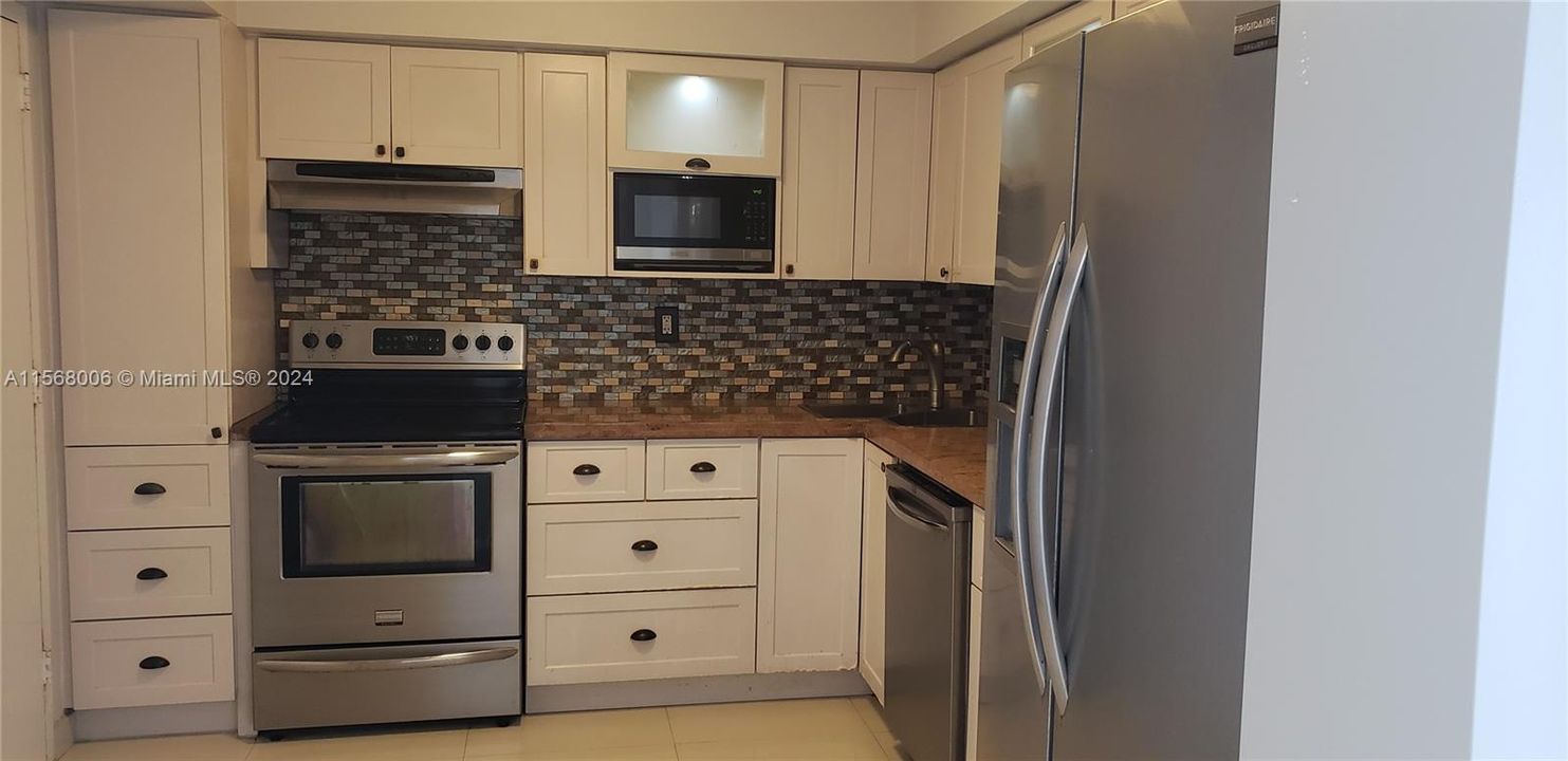 For Rent: $3,500 (2 beds, 2 baths, 1058 Square Feet)