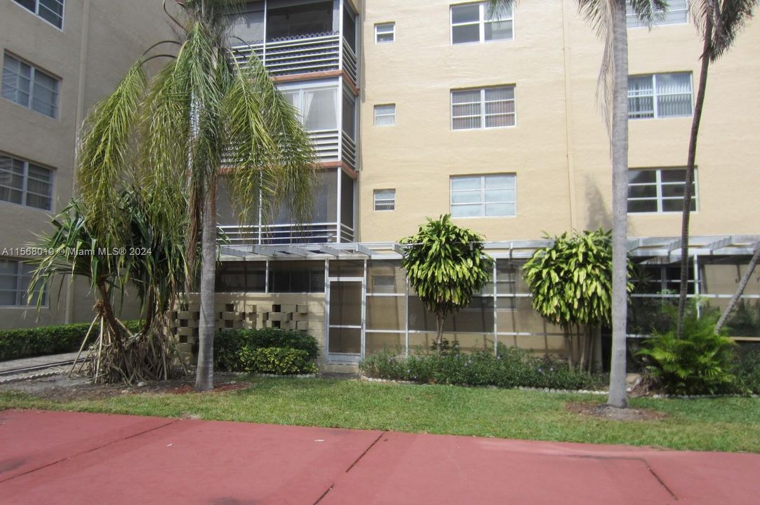 Недавно арендовано: $2,080 (2 спален, 2 ванн, 1260 Квадратных фут)