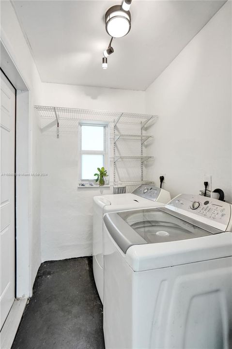 Full size washer and dryer inside and right of the Florida Room.